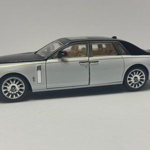 1:24 Rolls-Royce Phantom Metal Diecast BLACK WHITE WITH LEDS Roll-Back